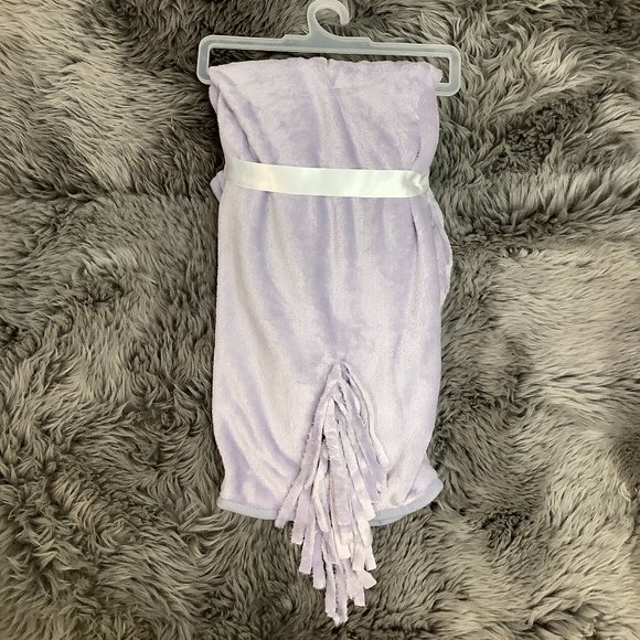 Safdie Girl's Little Unicorn Hooded Blanket: Light Grey / One Size - Picture 6 of 7